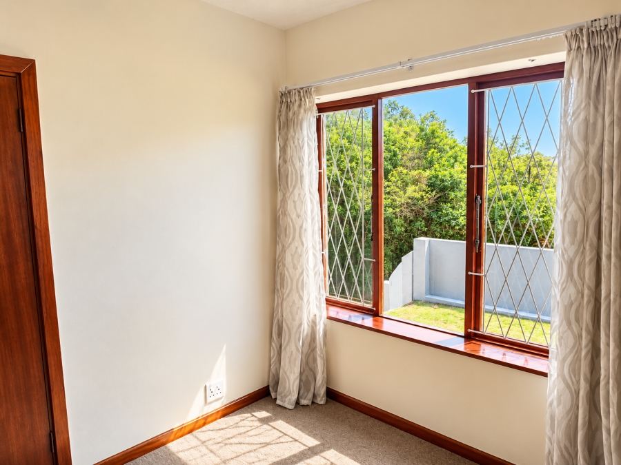 To Let 2 Bedroom Property for Rent in Beacon Bay Eastern Cape
